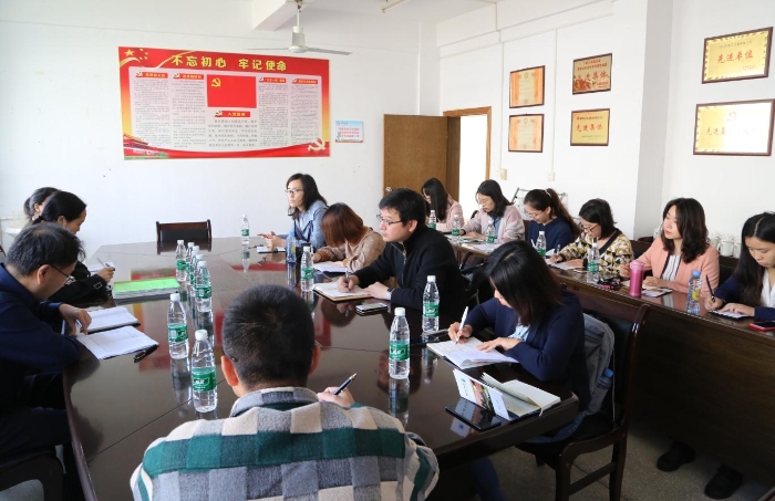 在龍南縣疾病預(yù)防控制中詳細(xì)詢問(wèn)疫苗購(gòu)買(mǎi)、存放、下發(fā)、接種等情況