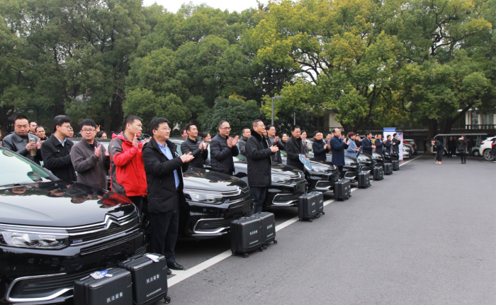 培訓(xùn)結(jié)束前，湖北省局舉辦派出機構(gòu)執(zhí)法車輛和執(zhí)法裝備移交儀式。