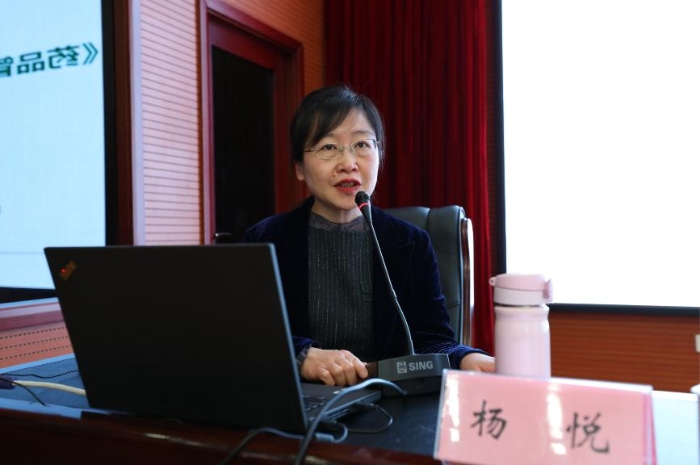 沈陽(yáng)藥科大學(xué)教授楊悅在培訓(xùn)班上授課。（馬少賓 攝）