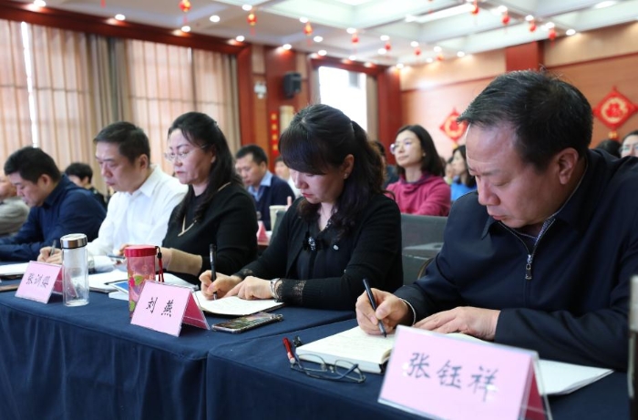 新疆維吾爾自治區(qū)藥監(jiān)局黨組書記、局長(zhǎng)張鈺祥參加培訓(xùn) （馬少賓攝）