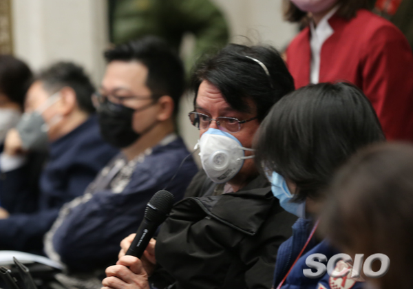 彭博新聞社記者提問(wèn)（焦非 攝）