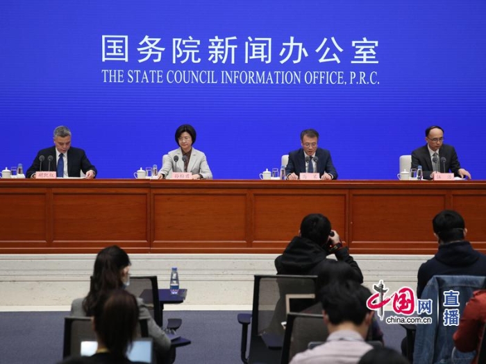 國新辦就深化“放管服”改革、推進(jìn)“互聯(lián)網(wǎng)+”行動、促進(jìn)“雙創(chuàng)”支持?jǐn)U大就業(yè)有關(guān)情況舉行發(fā)布會