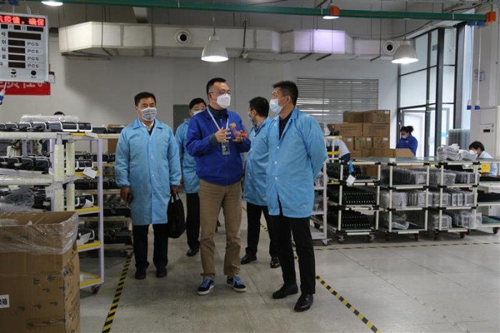 圖為天津市藥監(jiān)局在一家企業(yè)檢查調研。（天津市藥監(jiān)局供圖）
