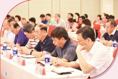 圖為學員們在讀書班上認真聽講。