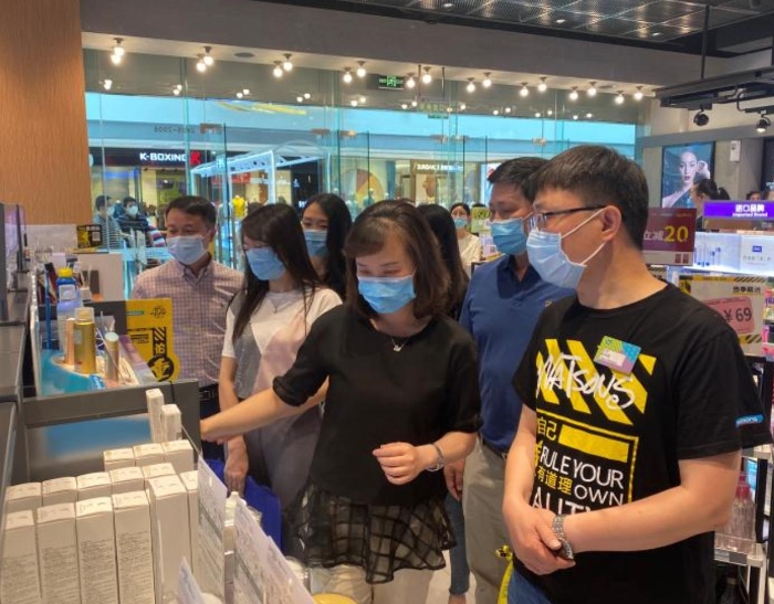 四川化妝品宣傳周圖片。