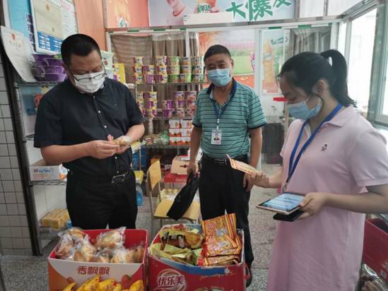 四川省遂寧市市場監(jiān)管局督導(dǎo)檢查高考食宿點(diǎn)食品安全工作