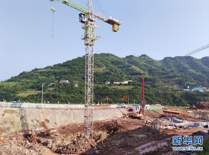 云南省水富市棚改項(xiàng)目在有序施工（8月10日攝）。  新華社記者 林碧鋒 攝