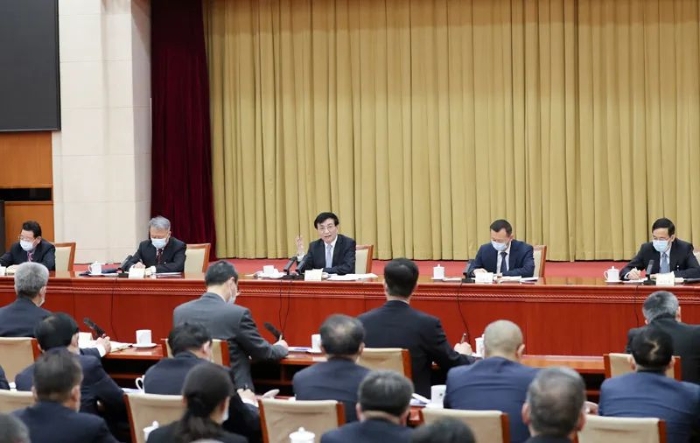3月6日，中共中央政治局常委、中央書記處書記王滬寧看望出席全國政協(xié)十三屆四次會議的社會科學界委員并參加討論。新華社記者 丁海濤 攝