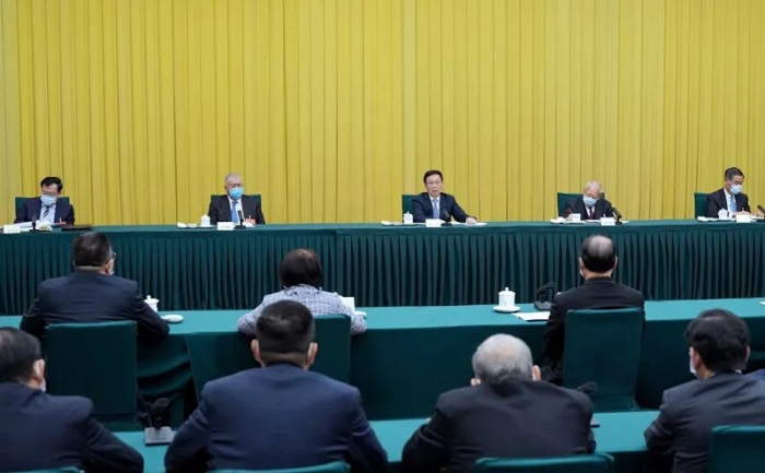 3月6日，中共中央政治局常委、國務院副總理韓正看望出席全國政協(xié)十三屆四次會議的港澳地區(qū)全國政協(xié)委員并參加討論。新華社記者 劉彬 攝
