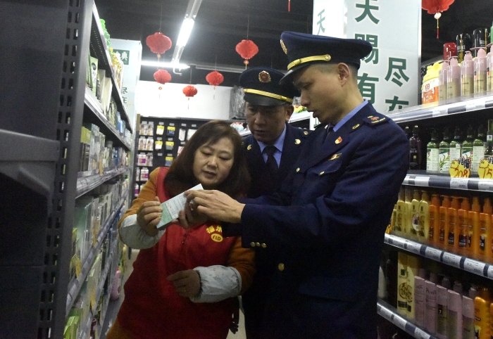 圖為檢查現(xiàn)場。