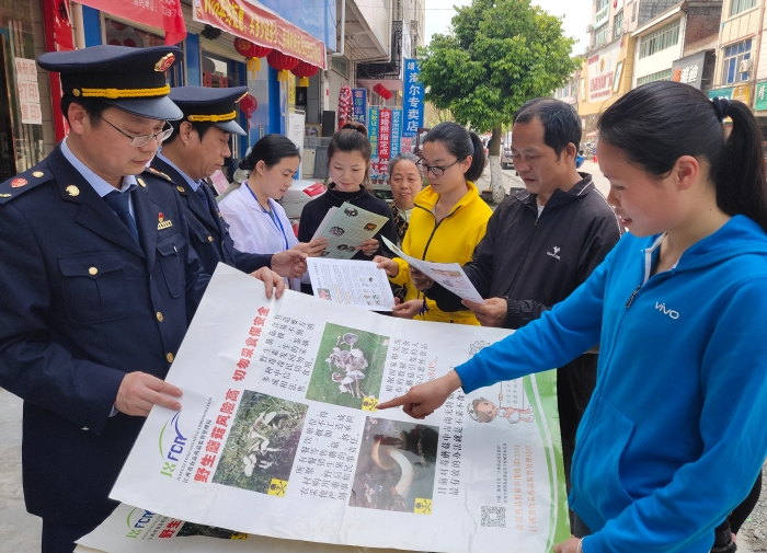 圖為江西于都開展野生蘑菇危害宣傳。