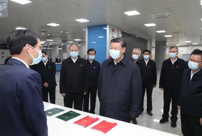 3月22日至25日，中共中央總書記、國家主席、中央軍委主席習近平在福建考察。這是23日下午，習近平在三明沙縣農村產權交易中心考察。新華社記者王曄 攝