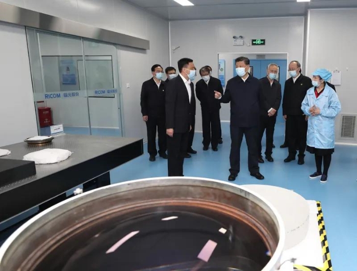 3月22日至25日，中共中央總書記、國家主席、中央軍委主席習近平在福建考察。這是24日下午，習近平在福州福建福光股份有限公司考察。新華社記者 王曄 攝