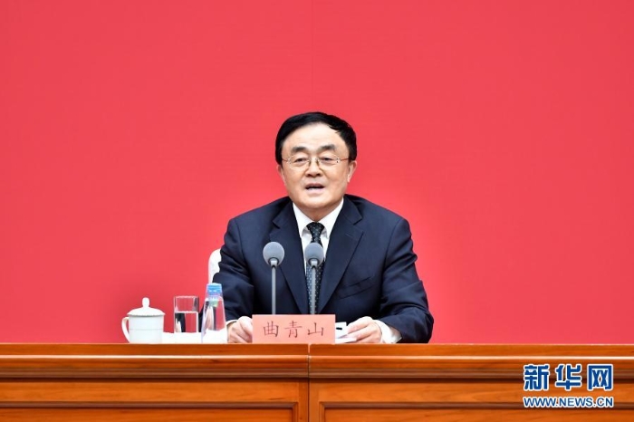 　3月23日，中共中央在北京舉行新聞發(fā)布會(huì)，介紹中國(guó)共產(chǎn)黨成立100周年慶祝活動(dòng)有關(guān)情況，并答記者問(wèn)。這是中央黨史和文獻(xiàn)研究院院長(zhǎng)曲青山在發(fā)布會(huì)上介紹有關(guān)情況。新華社記者 李鑫 攝