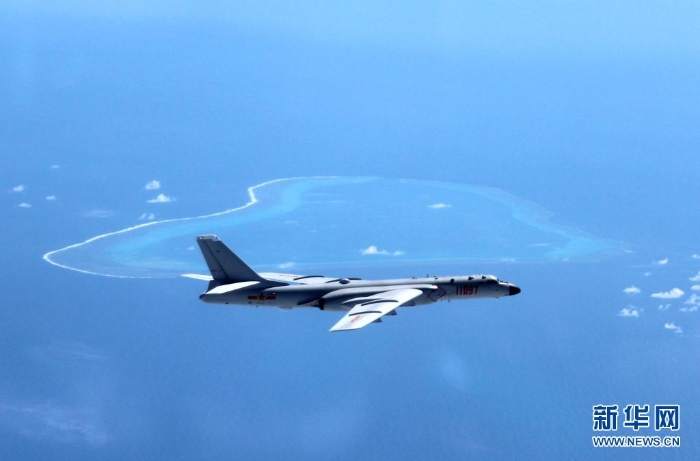 2016年7月中旬，中國空軍出動(dòng)轟－6K戰(zhàn)機(jī)赴黃巖島等島礁附近空域巡航。新華社發(fā)（劉銳 攝）