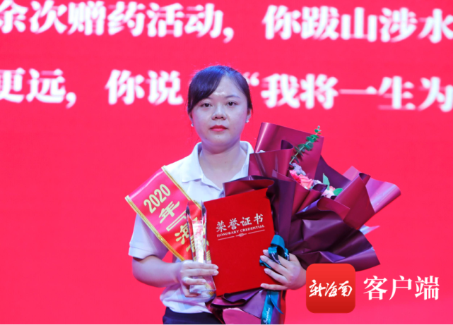 揭曉第八位最美執(zhí)業(yè)藥師——吳曼嫚。記者 汪承賢攝