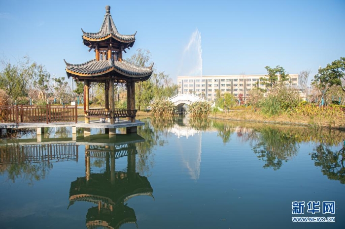 嘉興市海鹽縣綠能環(huán)保項(xiàng)目園區(qū)景觀（2020年12月17日攝）。新華社發(fā)（江漢 攝）
