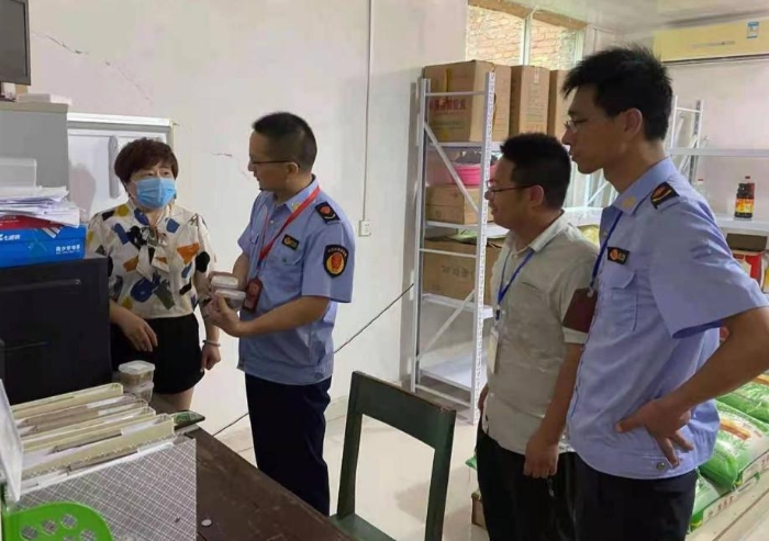 圖為檢查現(xiàn)場。