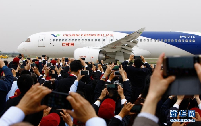 國產(chǎn)大型客機C919在上海浦東國際機場首飛成功（2017年5月5日攝）。新華社記者 方喆 攝