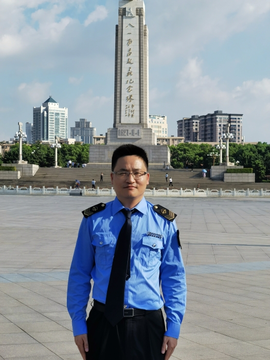 謝二磊，國家化妝品檢查員，江西省藥品檢查員中心化妝品核查科負(fù)責(zé)人。