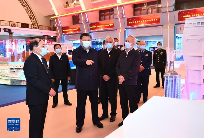 10月26日，中共中央總書記、國家主席、中央軍委主席習(xí)近平在北京展覽館參觀國家“十三五”科技創(chuàng)新成就展。 新華社記者 謝環(huán)馳 攝