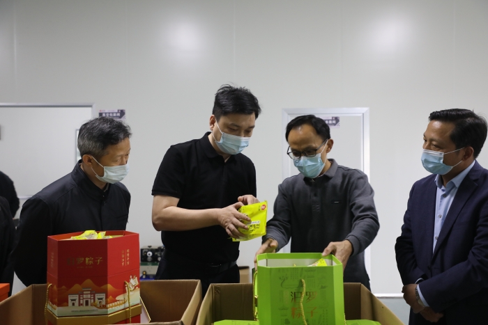 湖南省市場(chǎng)監(jiān)管局調(diào)研岳陽(yáng)食品生產(chǎn)領(lǐng)域智慧監(jiān)管工作 湖南省市場(chǎng)監(jiān)管局調(diào)研岳陽(yáng)食品生產(chǎn)領(lǐng)域智慧監(jiān)管工作