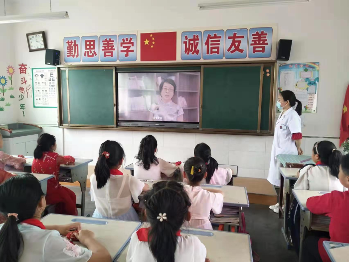 全國600多所中小學(xué)20萬學(xué)生感受中醫(yī)藥文化 全國600多所中小學(xué)20萬學(xué)生感受中醫(yī)藥文化