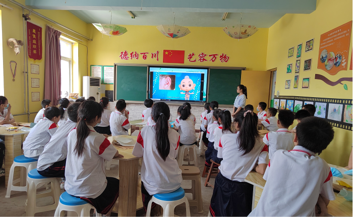 全國600多所中小學(xué)20萬學(xué)生感受中醫(yī)藥文化 全國600多所中小學(xué)20萬學(xué)生感受中醫(yī)藥文化