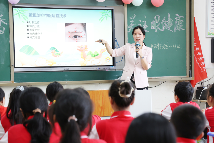 全國600多所中小學(xué)20萬學(xué)生感受中醫(yī)藥文化 全國600多所中小學(xué)20萬學(xué)生感受中醫(yī)藥文化
