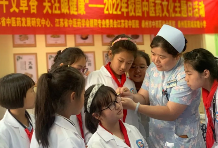 全國600多所中小學(xué)20萬學(xué)生感受中醫(yī)藥文化 全國600多所中小學(xué)20萬學(xué)生感受中醫(yī)藥文化