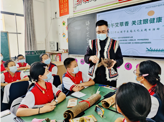 全國600多所中小學(xué)20萬學(xué)生感受中醫(yī)藥文化 全國600多所中小學(xué)20萬學(xué)生感受中醫(yī)藥文化