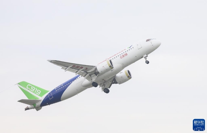 這是在陜西省蒲城縣拍攝的C919大飛機(jī)的試飛機(jī)（2022年7月18日攝）。新華社記者 丁汀 攝