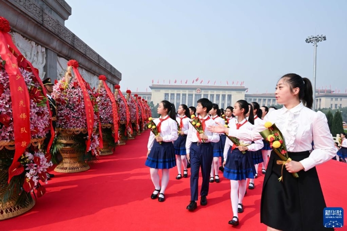 　　烈士紀(jì)念日向人民英雄敬獻(xiàn)花籃儀式在北京天安門廣場隆重舉行（2022年9月30日攝）。新華社記者 饒愛民 攝