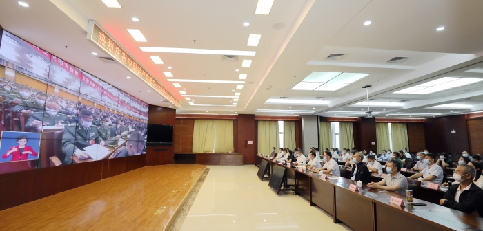 圖為廣西壯族自治區(qū)藥監(jiān)局組織干部職工集中觀看黨的二十大開幕會現(xiàn)場。（程奇攝）