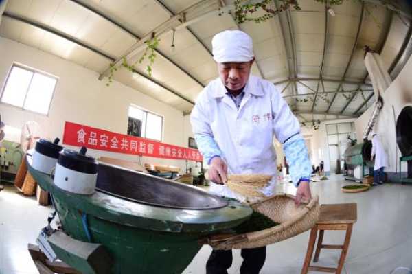 食品小作坊規(guī)范提升三年行動(dòng)，引導(dǎo)小作坊走集約化、規(guī)?；⒁?guī)范化道路