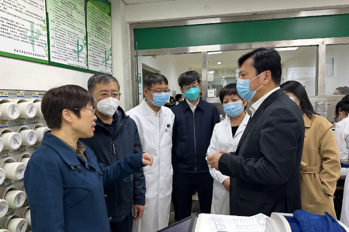 圖為調(diào)研組調(diào)研藥物臨床試驗機構(gòu)質(zhì)量體系運行情況。（葉陽歡攝）