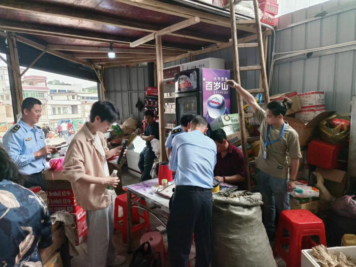 藍山:強化食品安全輿論監(jiān)督 助推省級食安示范縣城創(chuàng)建 藍山:強化食品安全輿論監(jiān)督 助推省級食安示范縣城創(chuàng)建