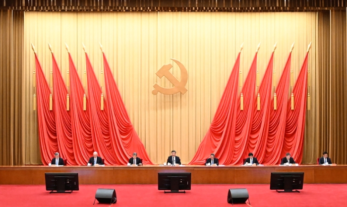 4月3日，學習貫徹習近平新時代中國特色社會主義思想主題教育工作會議在北京召開。中共中央總書記、國家主席、中央軍委主席習近平出席會議并發(fā)表重要講話。李強、趙樂際、王滬寧、蔡奇、丁薛祥、李希、韓正出席會議。新華社記者 謝環(huán)馳 攝
