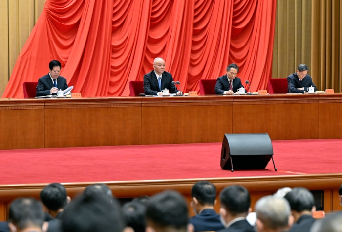 4月3日，學習貫徹習近平新時代中國特色社會主義思想主題教育工作會議在北京召開。中共中央政治局常委、中央學習貫徹習近平新時代中國特色社會主義思想主題教育領導小組組長蔡奇作總結(jié)講話。新華社記者 殷博古 攝