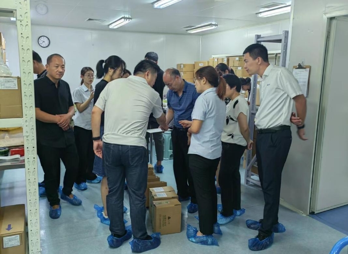 圖為參會代表在UDI實施示范單位現(xiàn)場觀摩學習。