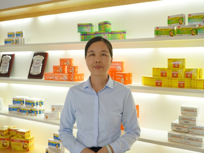 海南省-?？谑?海南葫蘆娃藥業(yè)集團(tuán)股份有限公司-劉萍--6寸工作照2