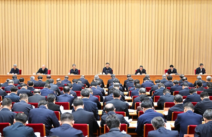 10月30日至31日，中央金融工作會議在北京舉行。中共中央總書記、國家主席、中央軍委主席習近平出席會議并發(fā)表重要講話。李強、趙樂際、王滬寧、蔡奇、丁薛祥、李希出席會議。新華社記者 燕雁 攝