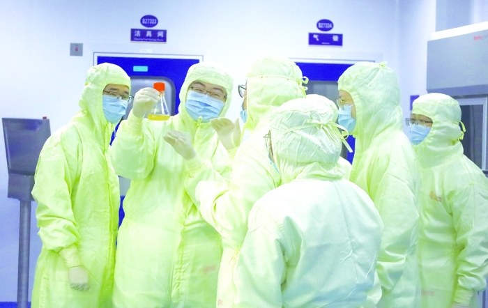 圖為浙江省藥品檢查中心組織檢查員在藥品生產(chǎn)企業(yè)開展實訓(xùn)。??浙江省藥品檢查中心供圖