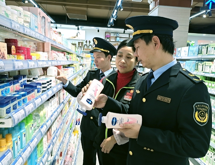 圖為檢查現(xiàn)場(chǎng)。