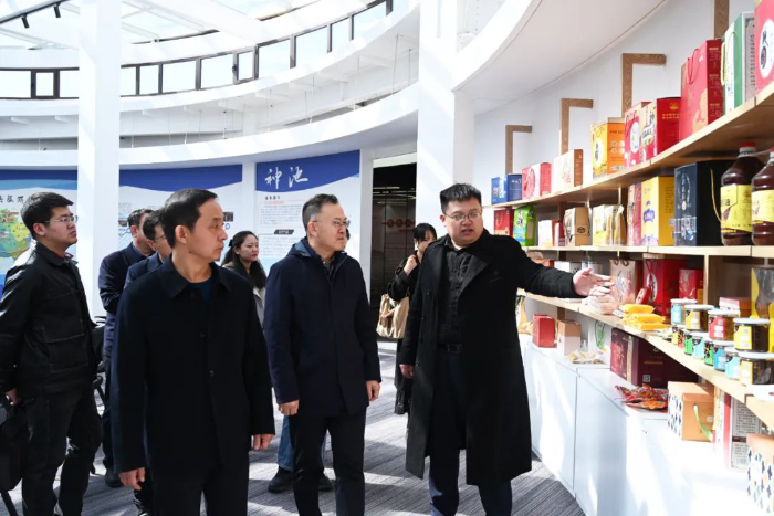 山西省藥監(jiān)局贠亞明局長在忻州調(diào)研市縣藥品監(jiān)管能力標(biāo)準(zhǔn)化建設(shè)工作