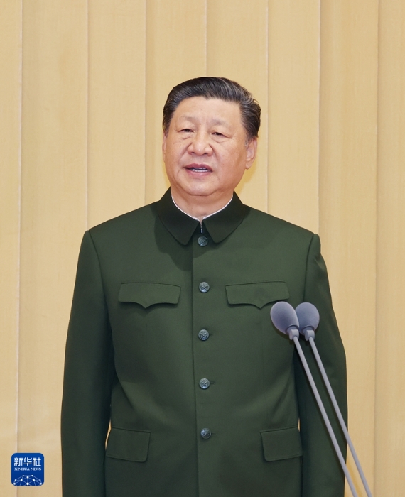 4月19日，中國人民解放軍信息支援部隊成立大會在北京八一大樓隆重舉行。中共中央總書記、國家主席、中央軍委主席習近平向信息支援部隊授予軍旗并致訓詞。這是習近平致訓詞。新華社記者 李剛 攝