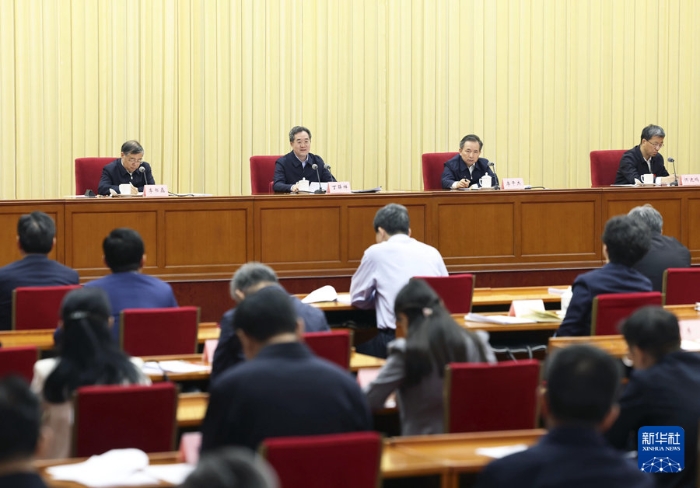 5月11日，新時(shí)代學(xué)校思政課建設(shè)推進(jìn)會(huì)在北京召開。會(huì)上傳達(dá)了習(xí)近平重要指示。中共中央政治局常委、國(guó)務(wù)院副總理丁薛祥出席會(huì)議并講話。新華社記者劉衛(wèi)兵攝