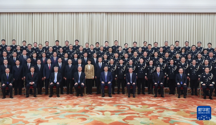 5月28日，黨和國家領(lǐng)導(dǎo)人習(xí)近平、李強、蔡奇、丁薛祥、李希等在北京人民大會堂會見全國公安工作會議代表。新華社記者 鞠鵬 攝