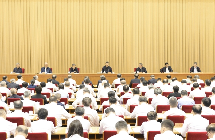 9月9日至10日，全國教育大會在北京召開。中共中央總書記、國家主席、中央軍委主席習近平出席會議并發(fā)表重要講話。李強、趙樂際、王滬寧、蔡奇、丁薛祥、李希出席會議。新華社記者 李濤 攝