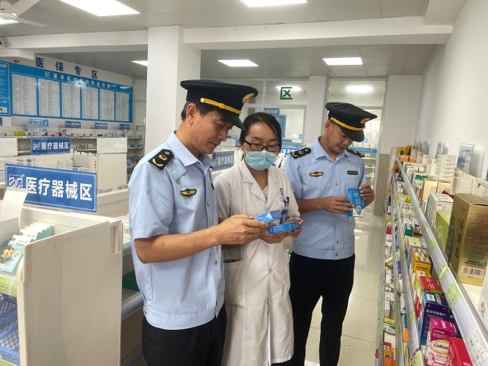 湖州南潯開展藥品經(jīng)營單位檢查1 湖州南潯開展藥品經(jīng)營單位檢查1